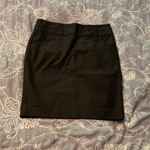Banana Republic Size 4 black skirt with pockets